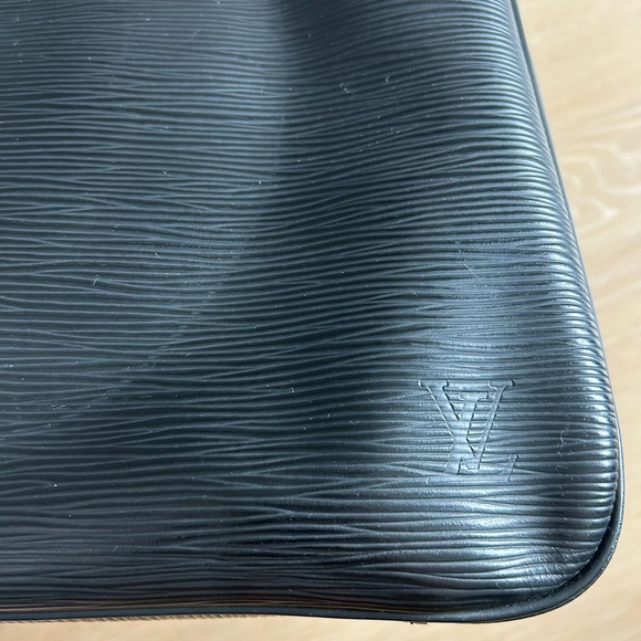 Louis Vuitton Black Epi Leather Passy GM - Picture 7 of 16